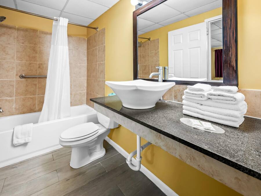 Habitación estándar, 2 camas matrimoniales, para no fumadores | Escritorio y wifi gratis