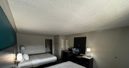 Metairie Inn
