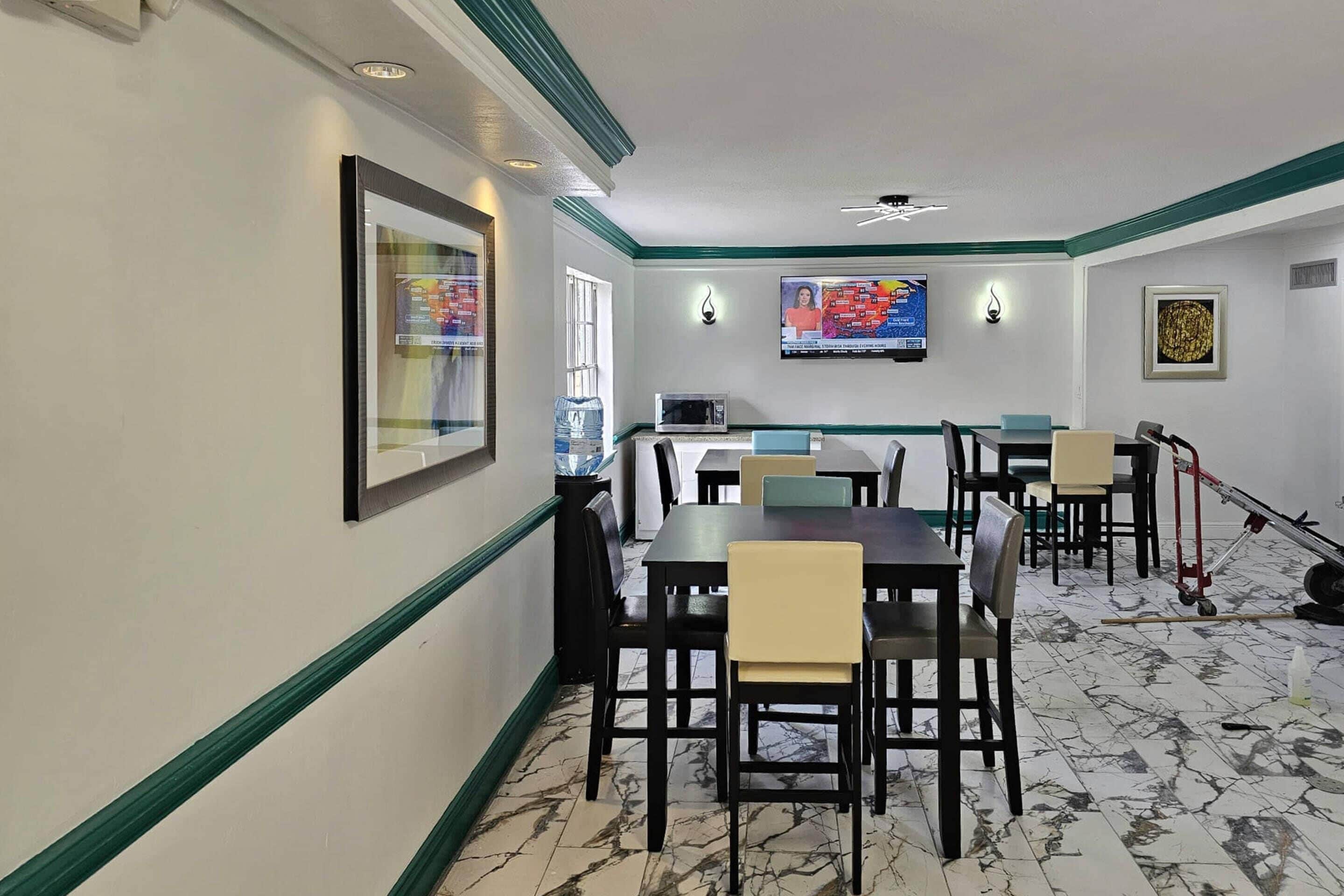 Free daily continental breakfast