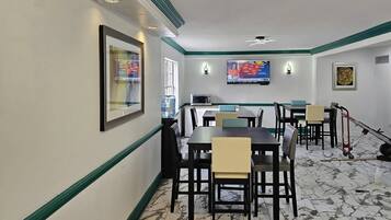 Free daily continental breakfast