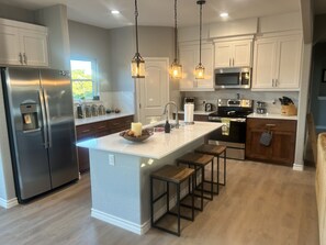 雪櫃、微波爐、焗爐、爐具