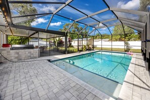 Outdoor pool - Florida nest - summer house with heated swimming pool. Pet friendly.
(Bradenton)