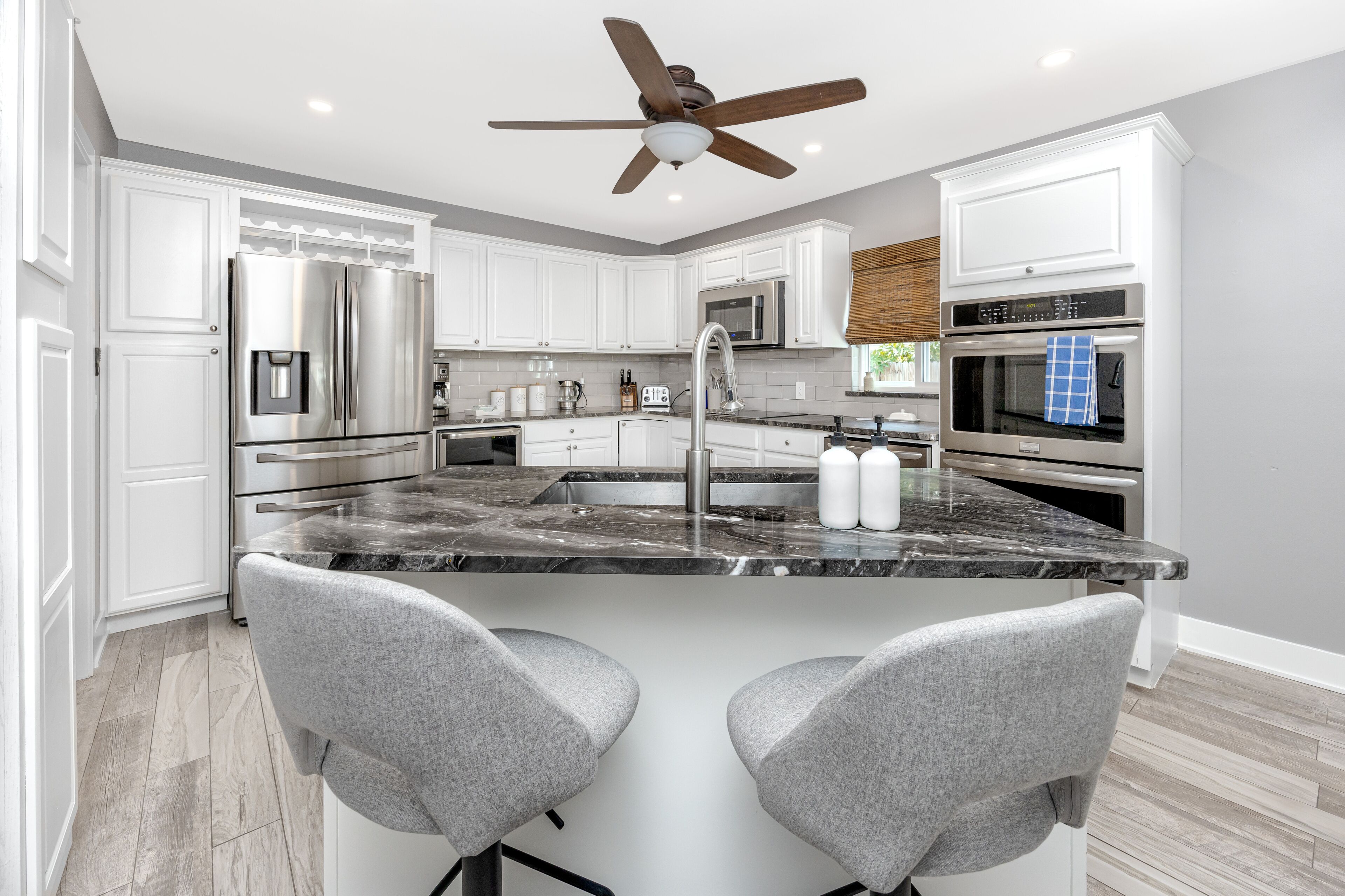 雪櫃、微波爐、焗爐、爐具