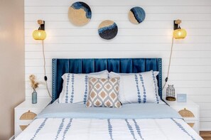 3 bedrooms, iron/ironing board, travel crib, free WiFi - Florida nest - summer house with heated swimming pool. Pet friendly.
(Bradenton)