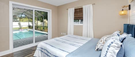 3 habitaciones, tabla de planchar con plancha y cuna de viaje