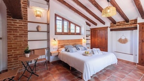 6 bedrooms, iron/ironing board, travel crib, WiFi