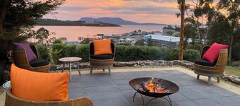 Beautiful Orford with Maria Island Views.
Pet Friendly and Loads of Space