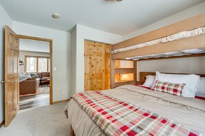 3 slaapkamers, reisbedje, wifi, beddengoed