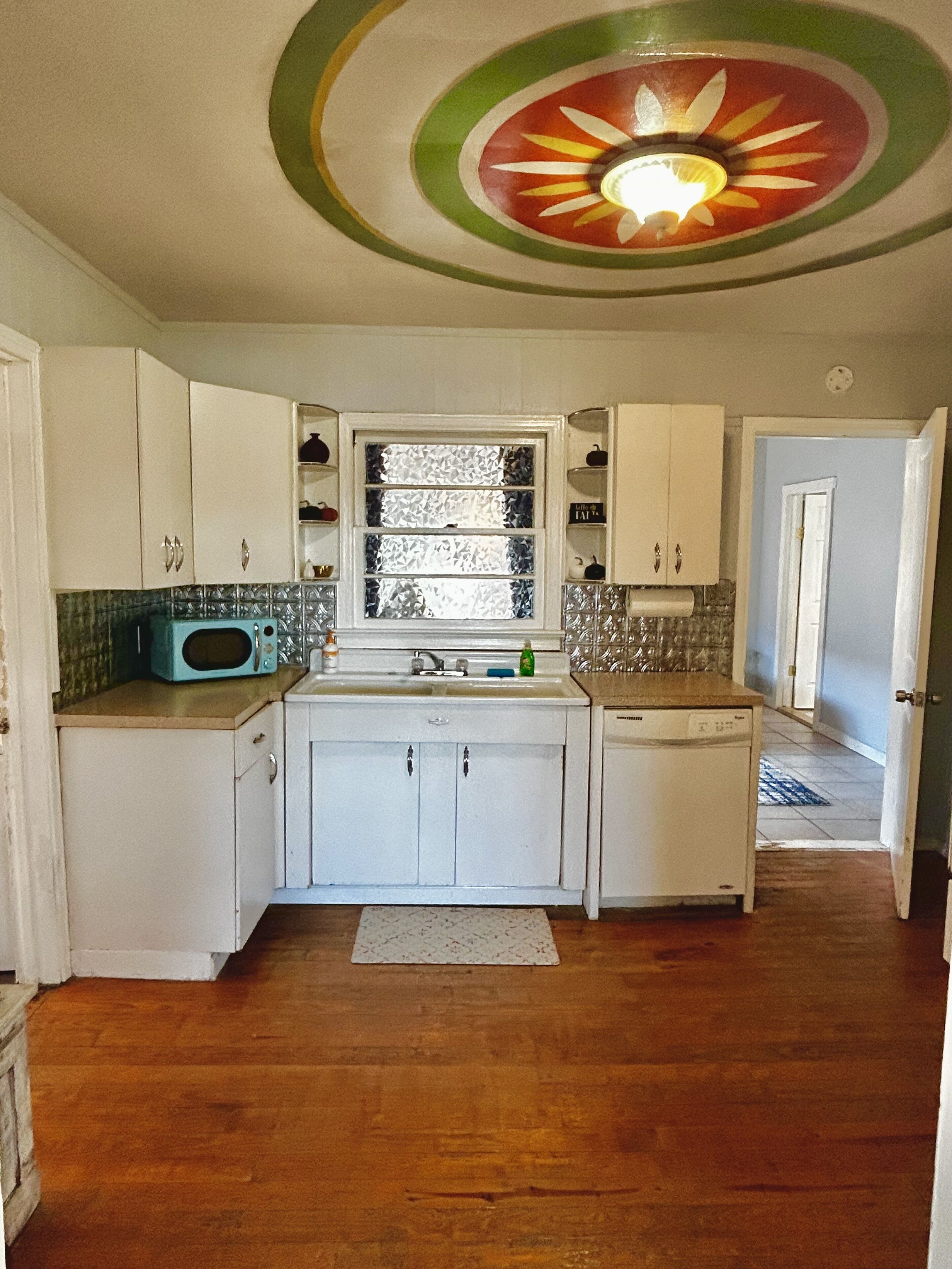 Happy cozy 3BD/2BA home minutes from Downtown Knoxville. Pet Friendly!