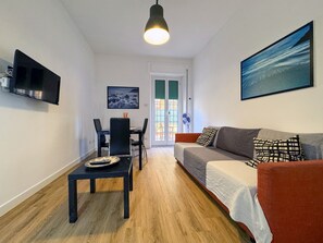 Smart TV, books - JHHIT - Tuscolana Suite 03 with Terrace (Roma)