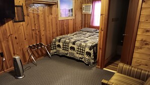Desk, WiFi - Best location in the Black Hills! Walk to Hill City, 15 Minutes to Mt Rushmore (Hill City)