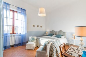 2 bedrooms, iron/ironing board, Internet