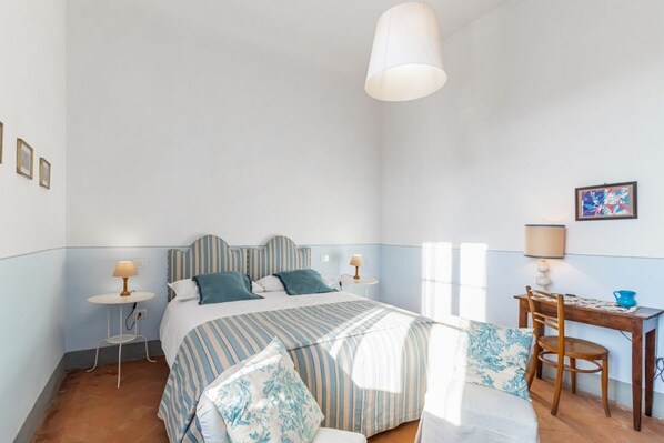 2 bedrooms, iron/ironing board, Internet