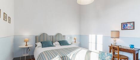 2 habitaciones, tabla de planchar con plancha y acceso a internet