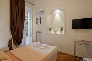 1 habitación, tabla de planchar con plancha, wifi y ropa de cama 