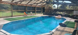 Indoor pool - Captivating rural beauty, serene getaway, nestled midway Rotorua & Taupo. (Rerewhakaaitu)