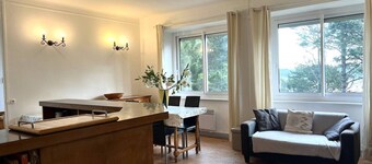 361 - House sleeps 8 opposite a pretty beach