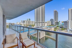 Terrace/patio - AMAZING 3BD CONDO BEACHWALK RESORT (Hallandale Beach)