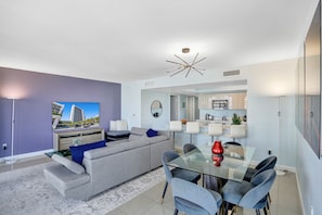 Living area - AMAZING 3BD CONDO BEACHWALK RESORT (Hallandale Beach)