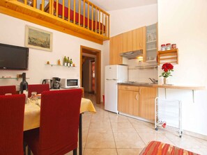 Fridge, microwave, stovetop, cookware/dishes/utensils