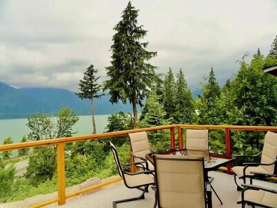 Sea-view to Die For!