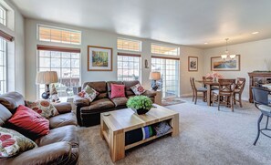 Télévision, cheminée