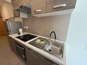 Kühlschrank, Ofen, Herdplatte