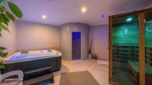 A spa area with a hot tub, a glass-enclosed sauna, and a wooden deck. - Holiday apartment with air conditioning (Labin)