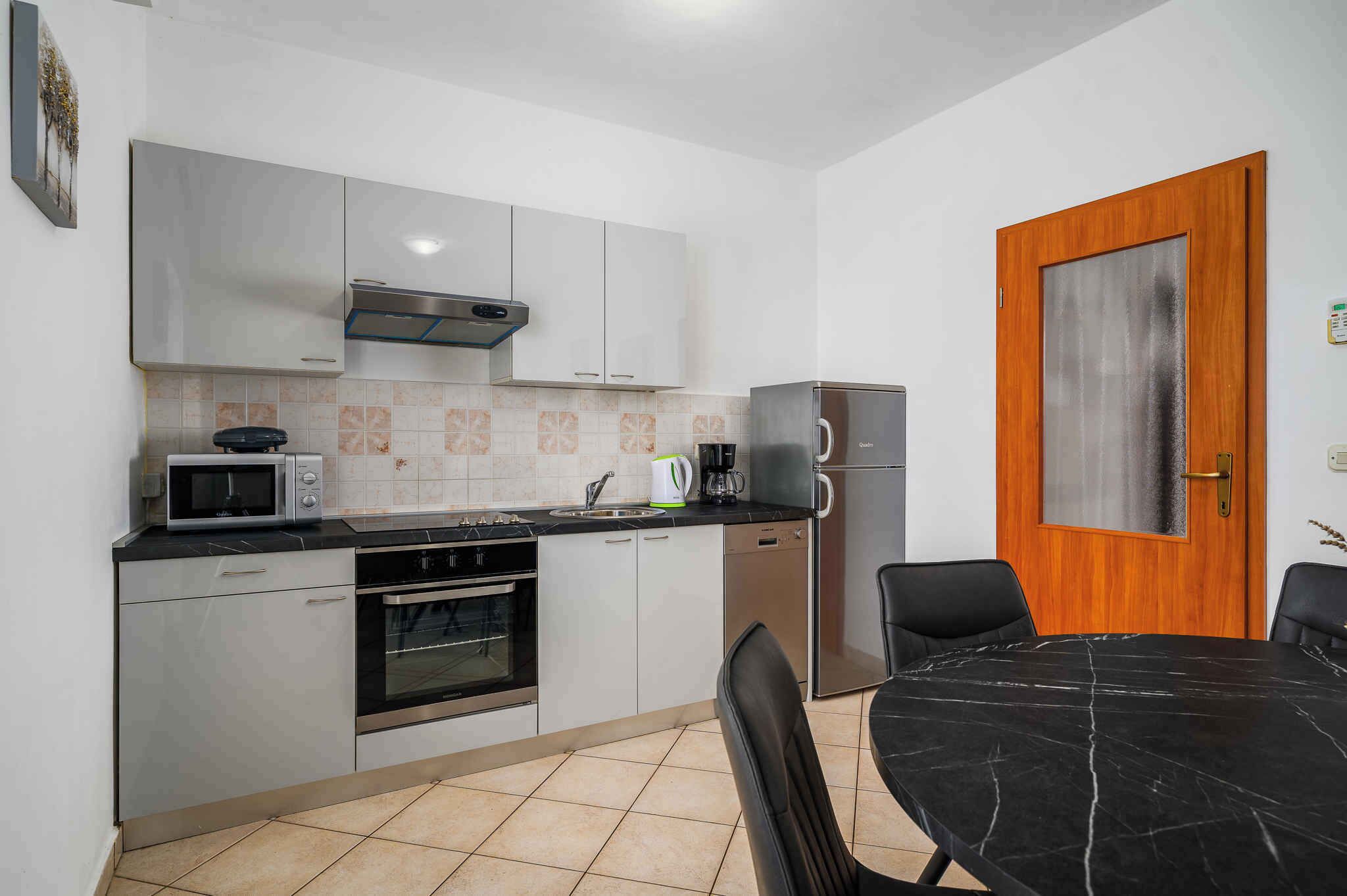 Coffee/tea maker, microwave, stovetop, toaster