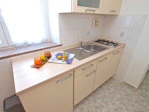 Fridge, stovetop, coffee/tea maker