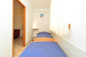 2 chambres, fer et planche à repasser