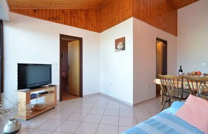 TV - Holiday apartment with air conditioning (Peroj)