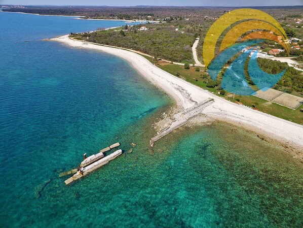 Beach nearby - Holiday apartment with air conditioning (Peroj)