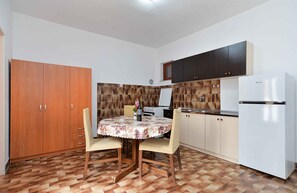 Kühlschrank, Ofen, Herdplatte