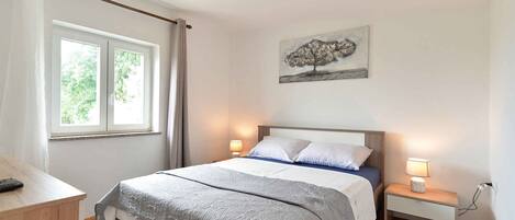 1 غرفة نوم ومكواة/لوح كي وسرير سفر وواي فاي