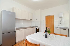 Kühlschrank, Ofen, Herdplatte