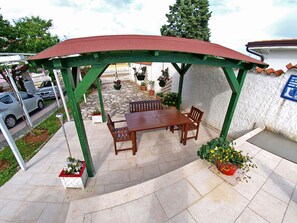 تناول الطعام بالخارج