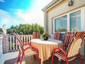 Outdoor dining - Holiday apartment with air conditioning (Premantura)