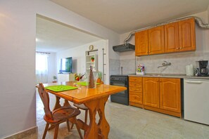 冷蔵庫、オーブン、コンロ、コーヒー / ティーメーカー