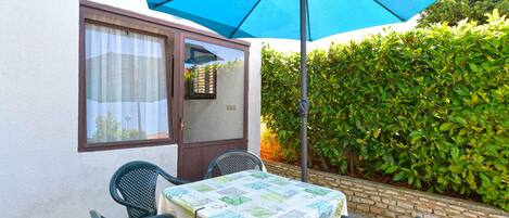 屋外ダイニングエリア