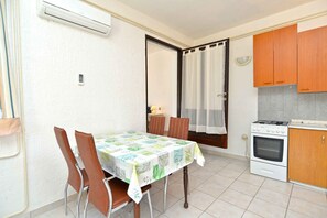 Dining - Holiday apartment with air conditioning (Štinjan)