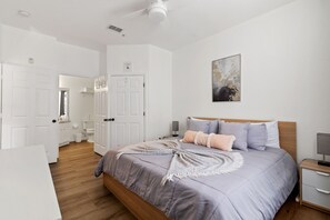 2 bedrooms, iron/ironing board, WiFi, bed sheets - Remodeled~Windsor Hills~2.5 Miles from Disney World Main Entrance (Kissimmee)