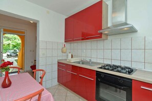 Fridge, oven, stovetop