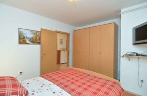 1 bedroom, iron/ironing board