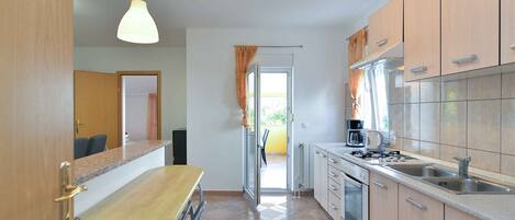 Fridge, oven, stovetop