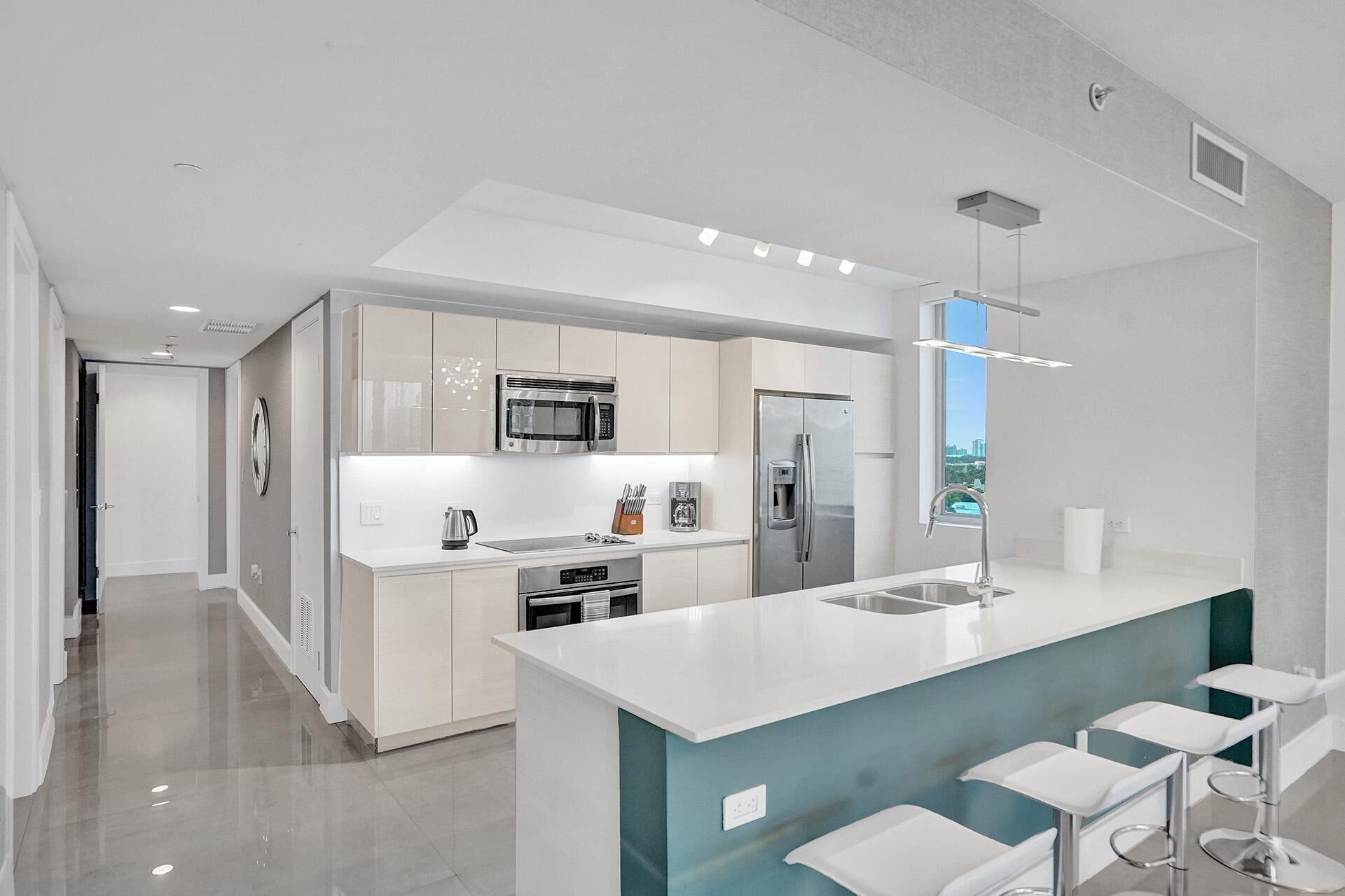 Full-sized fridge, microwave, oven, dishwasher