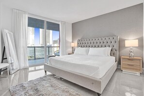 3 bedrooms, iron/ironing board, free WiFi, wheelchair access - LUXURY 3BD APARTMENT BEACHWALK (Hallandale Beach)