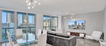 LUXURY 3BD APARTMENT BEACHWALK