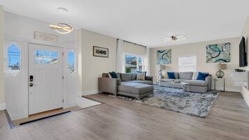 Smart TV, fireplace, stereo