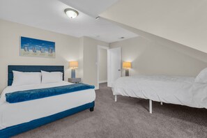 5 quartos, escrivaninha, ferros/tábuas de passar roupa